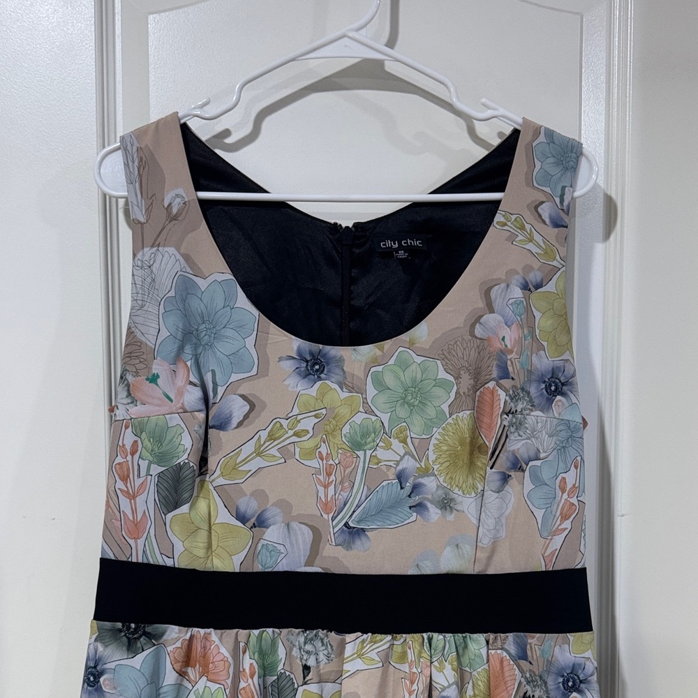 City Chic Floral Dress with Black Accent - Picture 2 of 5